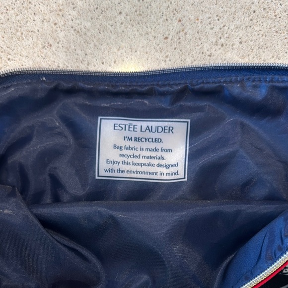 Estee Lauder Red and Black Plaid Make Up Bag NWOT - Picture 4 of 4